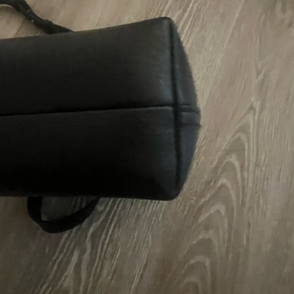 Madewell Small Transport
Leather Crossbody
Tote - Picture 7 of 13